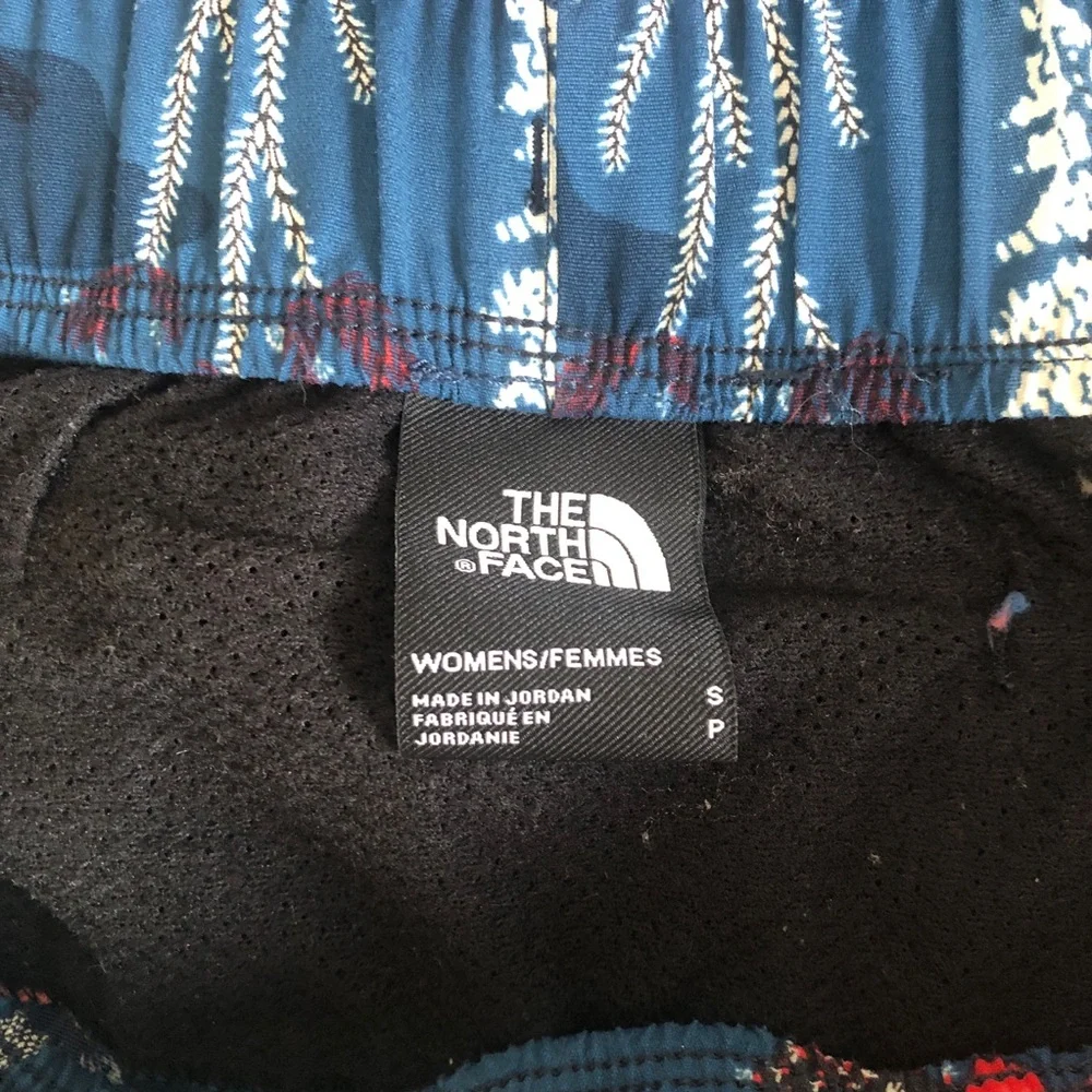 North Face Shorts - Picture 6 of 8